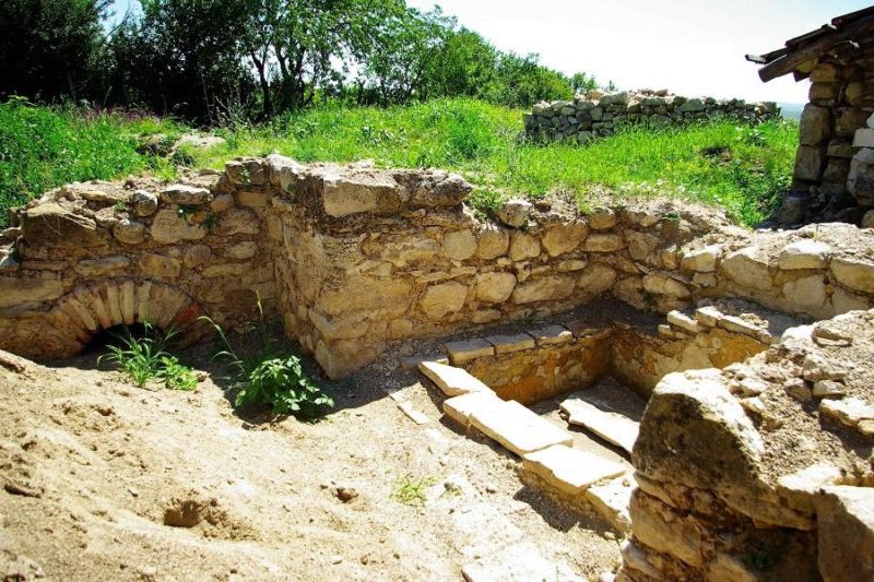 ruinele romane (termele) de sub drumul cramelor